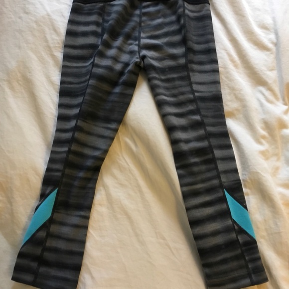 Under Armour Crops Sz XS - Picture 2 of 5